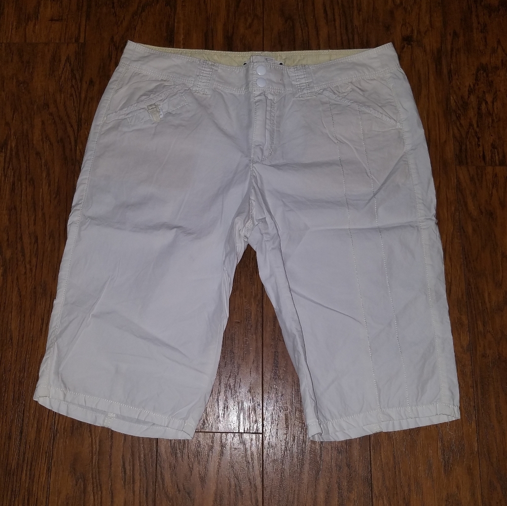 GUC women's size 6 Hei Hei Bermuda short
